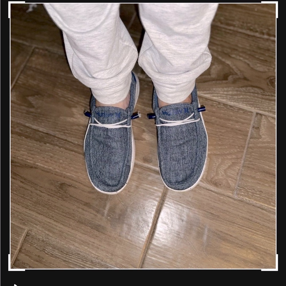 Hurley Melky slip on canvas shoes in a blue denim color, boys size 5 women’s 6 - Picture 8 of 9